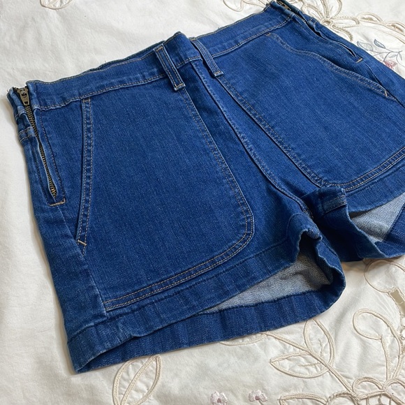 Levi’s high waisted orange tab label pocketed jean shorts - Picture 2 of 6